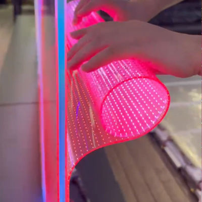 Écran de film cristallin LED intégré sans couture 100000 heures longue durée de vie 15 mm espacement entre les points