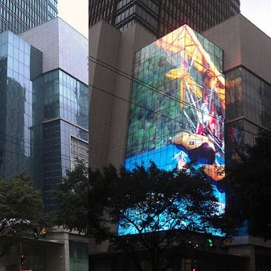 Écran de film cristallin LED transparent pour un impact visuel dynamique