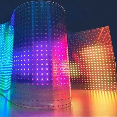 Écran de film cristallin LED transparent pour un impact visuel dynamique