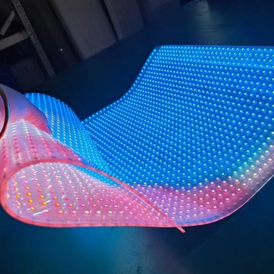 Écran à LED transparent avec taux de rafraîchissement de 1920/3840 Hz et durée de vie de 100000 heures