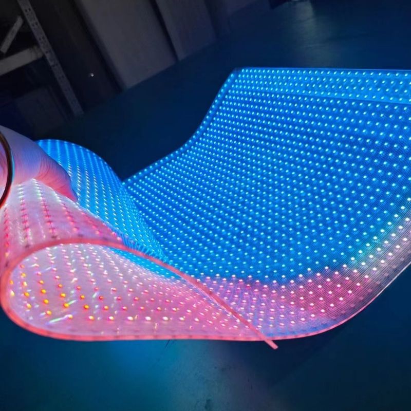 Écran à LED transparent avec taux de rafraîchissement de 1920/3840 Hz et durée de vie de 100000 heures